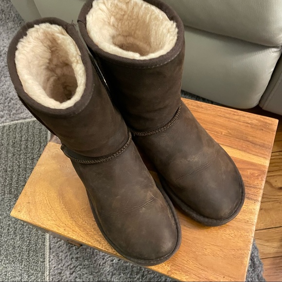 Brown leather UGGs - Picture 4 of 7